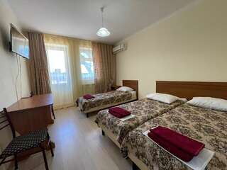 Пансионат Черноморский Витязево Стандартный трехместный номер-1